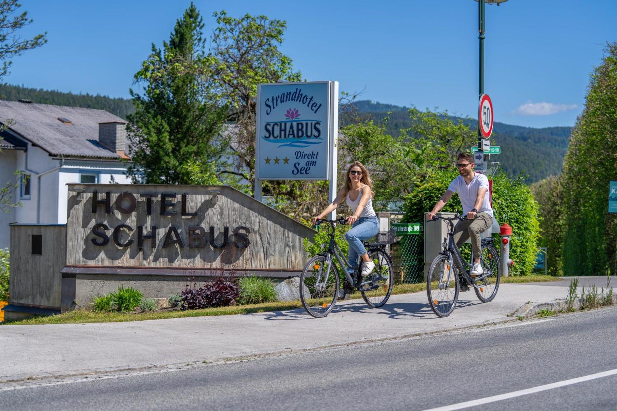 Strandhotel Schabus フェルデン・アム・ヴェルターゼー エクステリア 写真